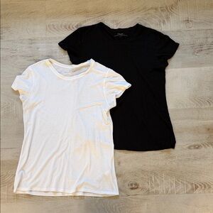 Vince Black and White T-Shirt Set